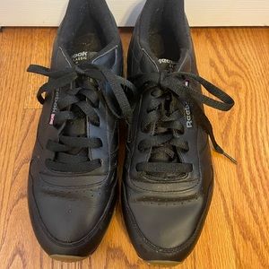 Black Reebok Classic Vintage Sneakers.  Women’s 9.5